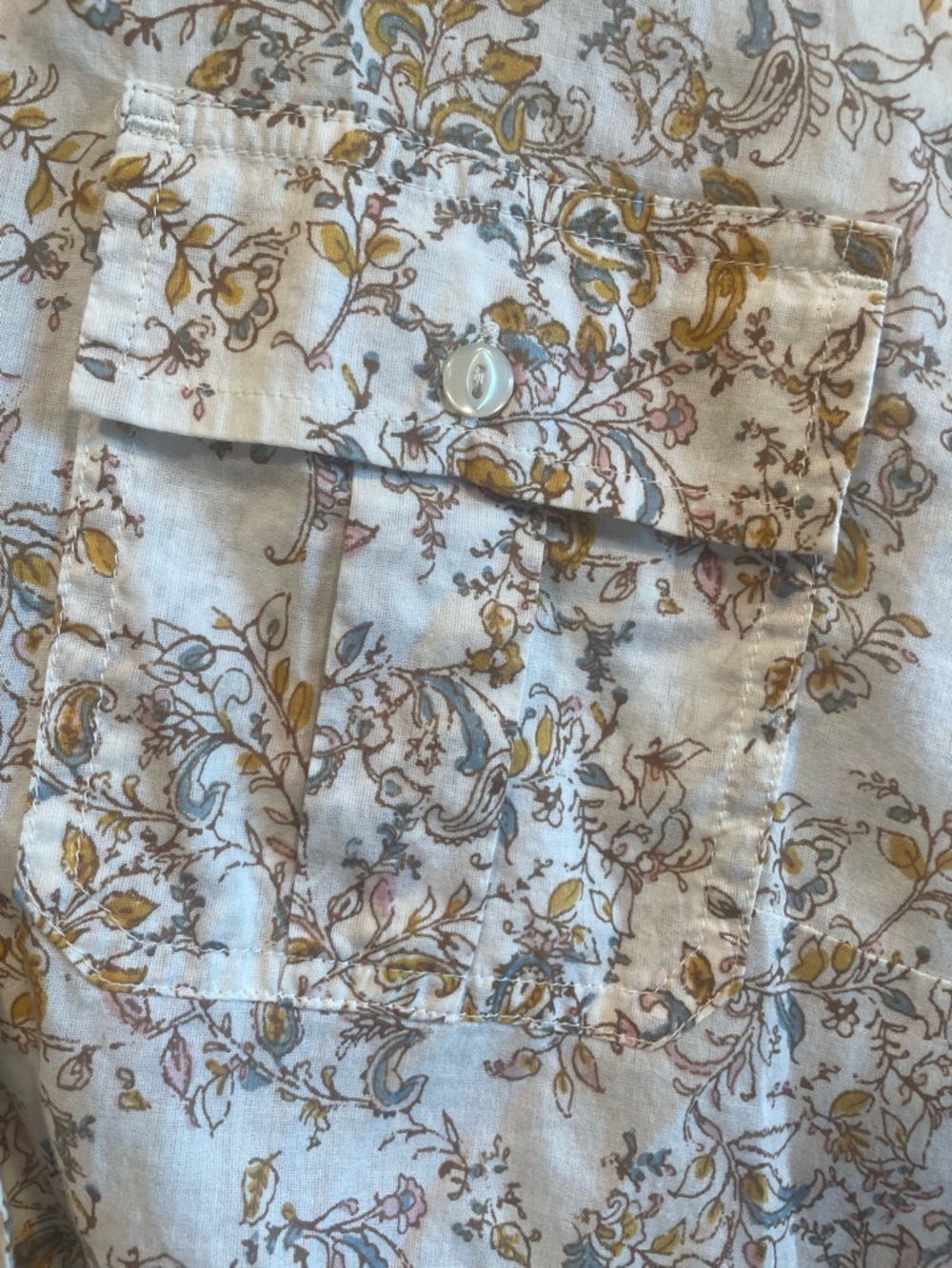 Eddie Bauer Women’s White Floral Button-Up Shirt with Tan Pattern - 2XL - Picture 4 of 7